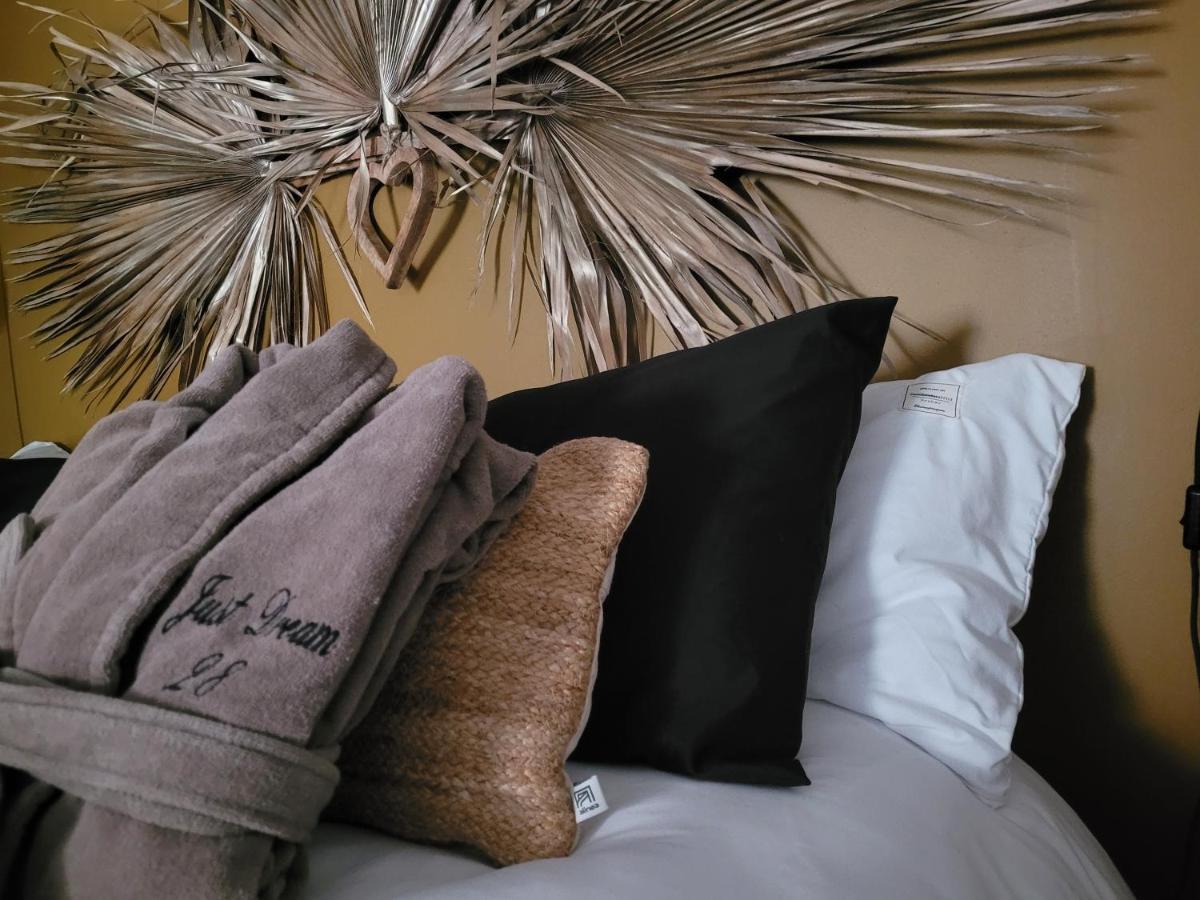 Suite & Spa Just Dream 28 Six-Fours-les-Plages Exteriör bild